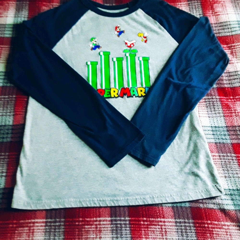 SOLDBoys longsleeve  Super Mario shirt(xl)